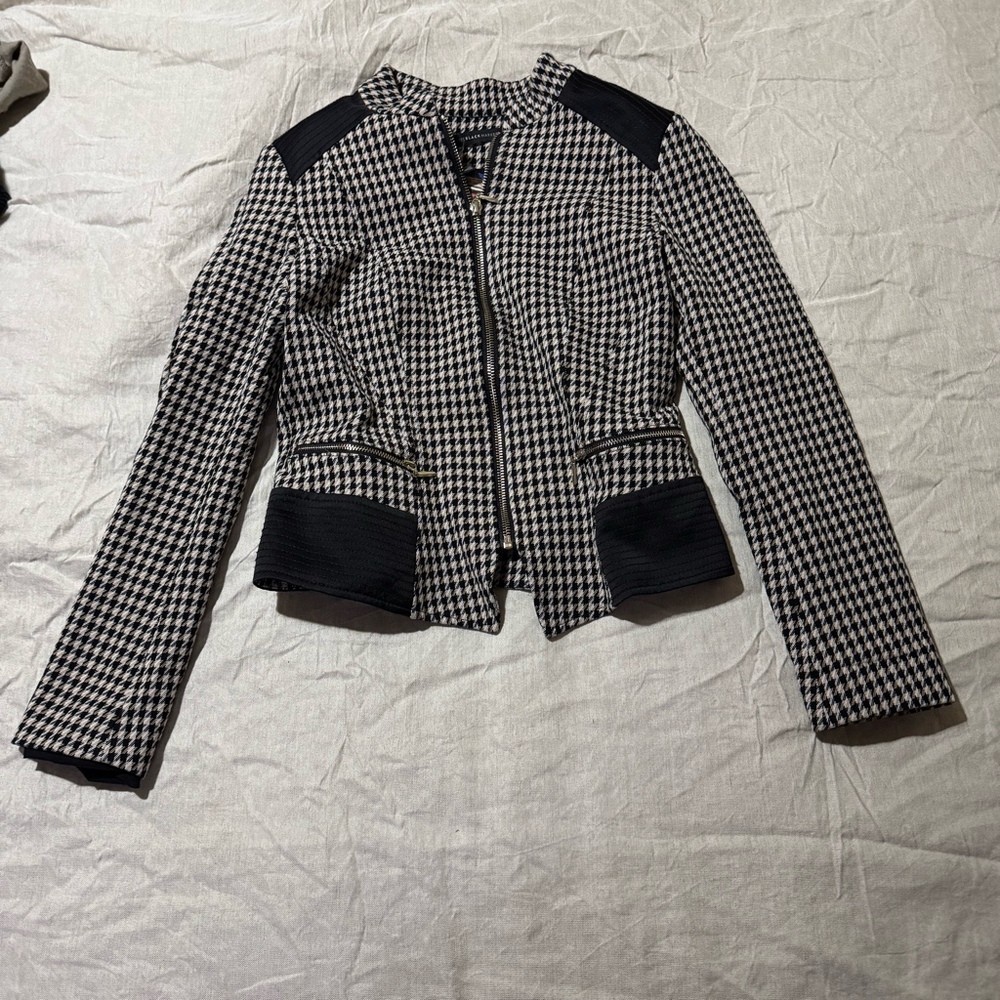 White House Black Market Women’s Moto Jacket with Zipper Pockets Size 2